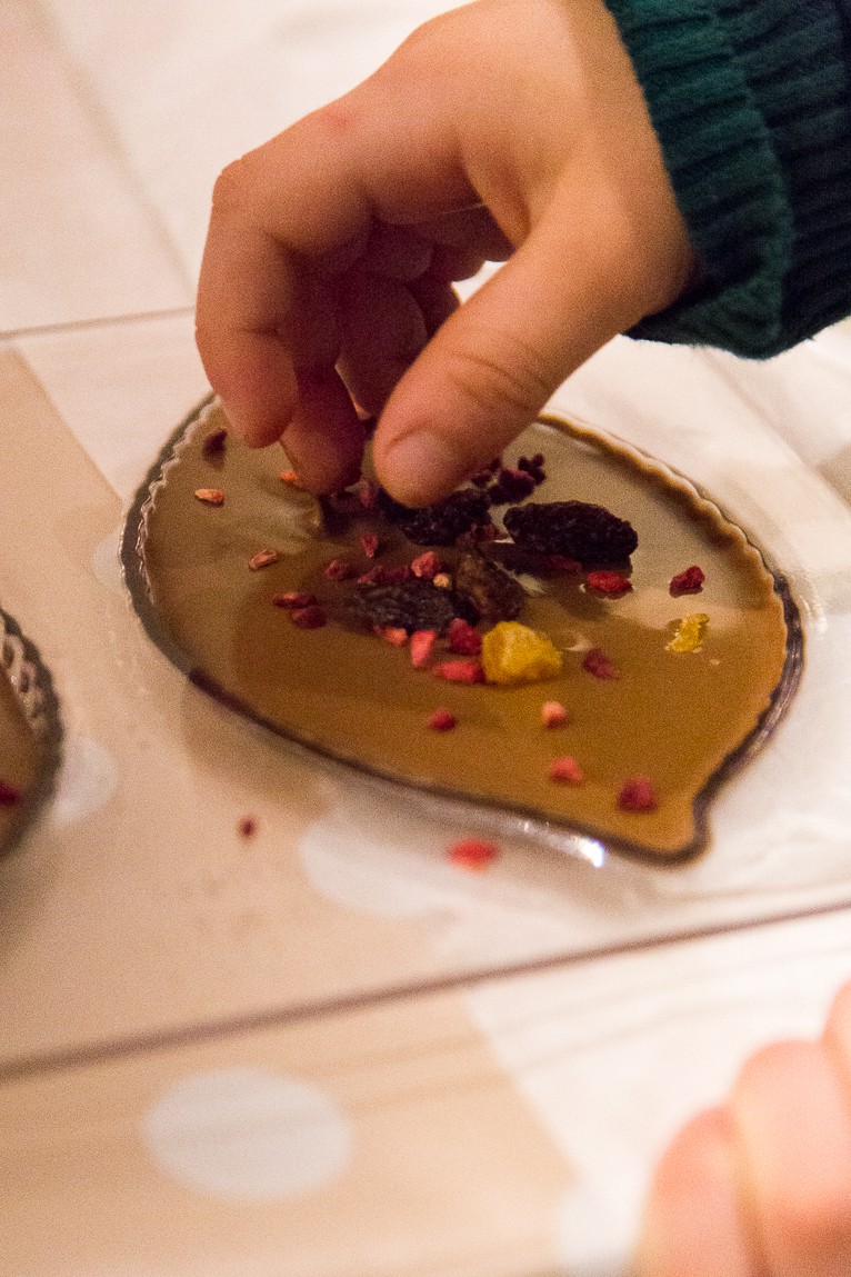 decorating the chocolate leaves