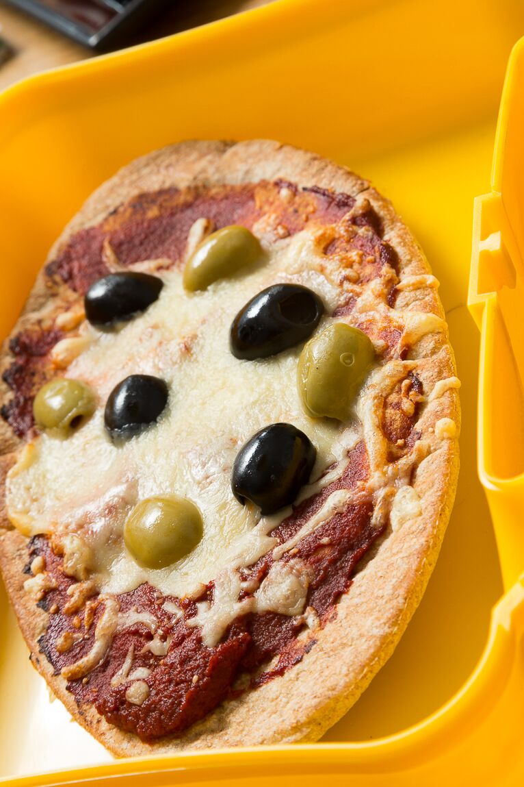 olive and cheese pizza