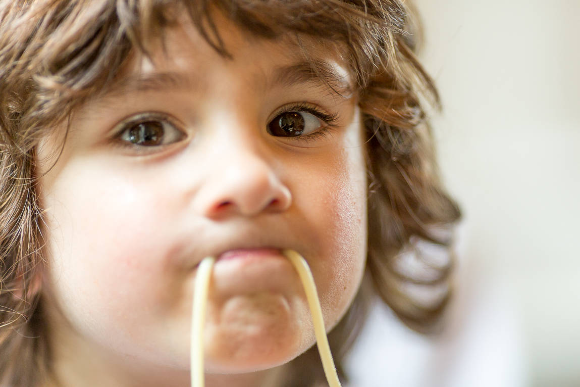 Kid eating pasta