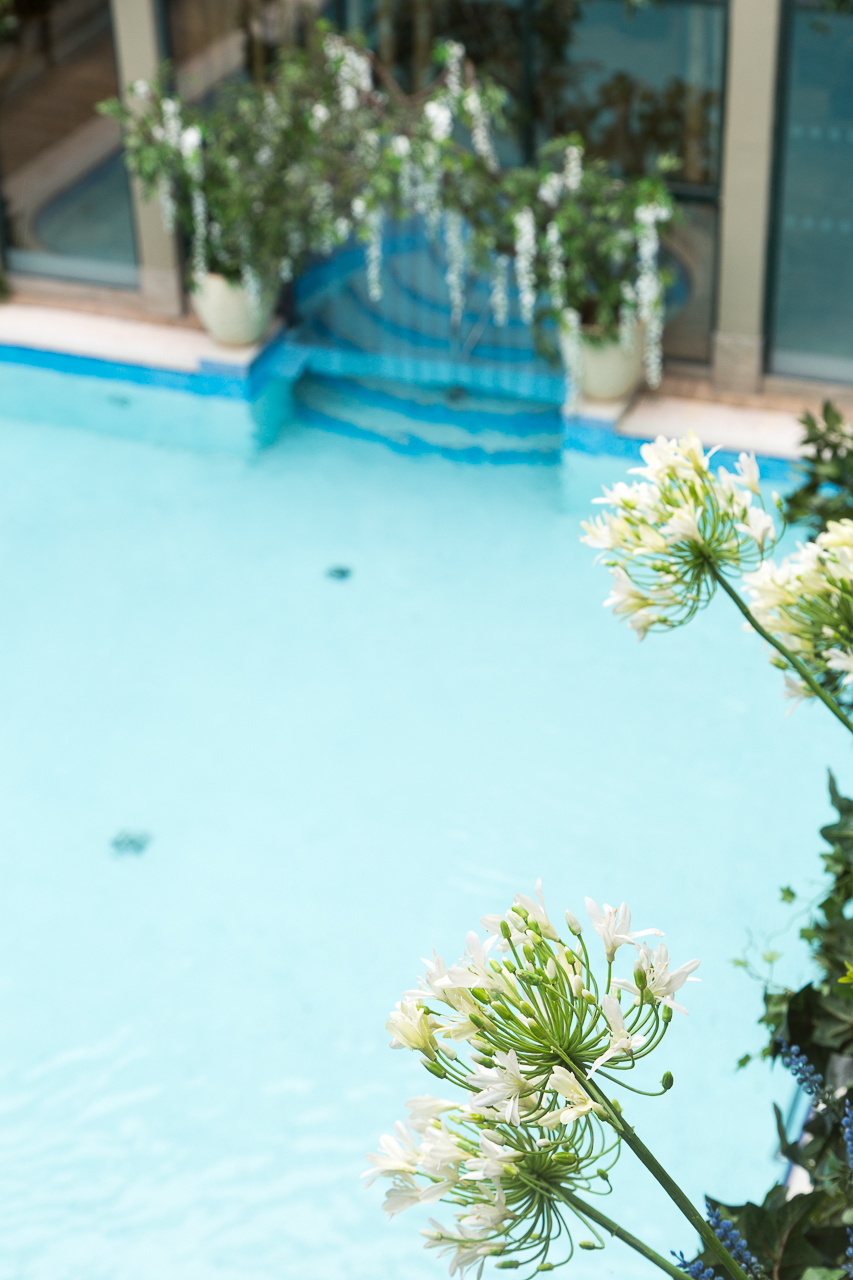 center parcs spa-pool with flowers