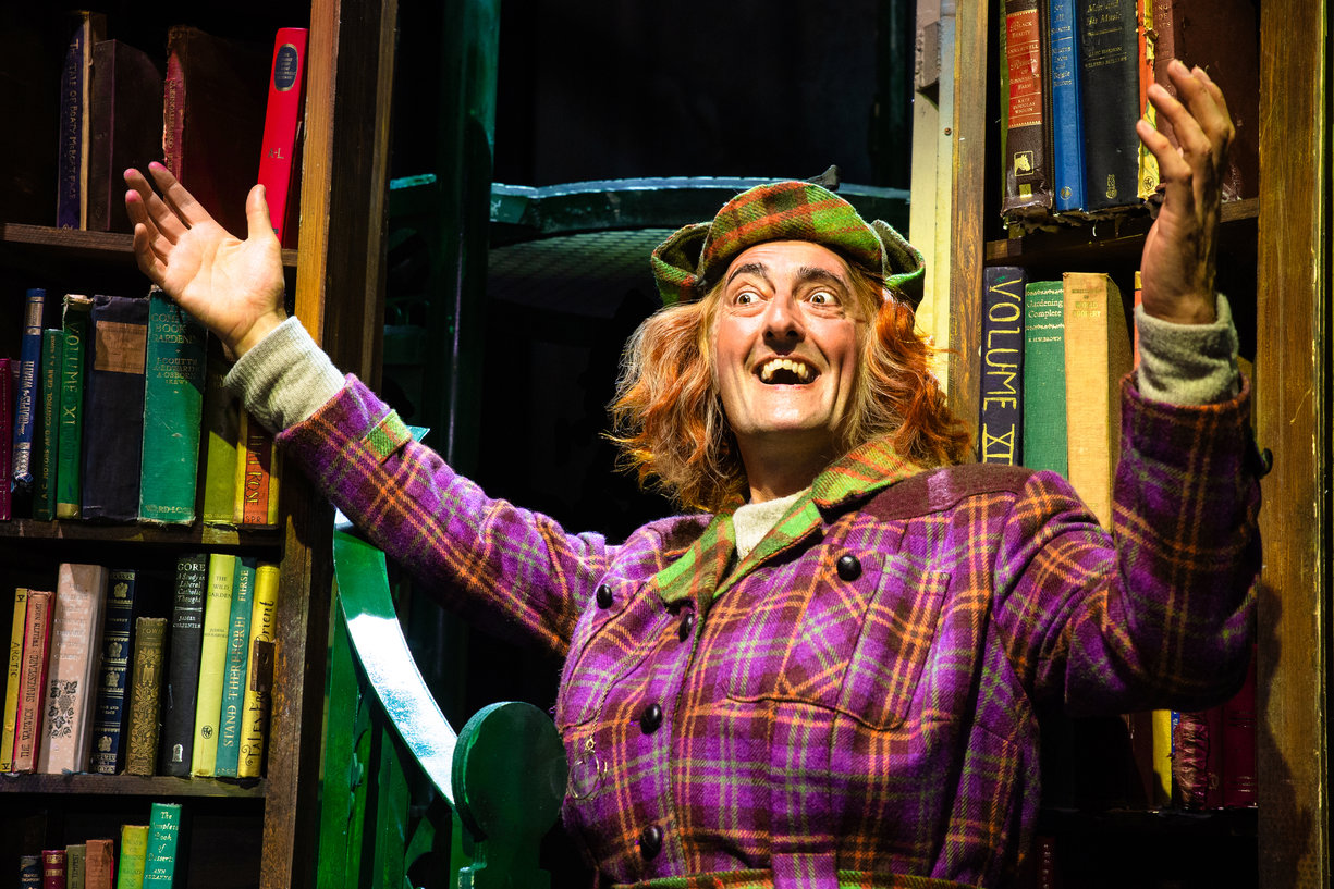 Review of AWFUL AUNTIE Live on Stage at Bloomsbury Theatre